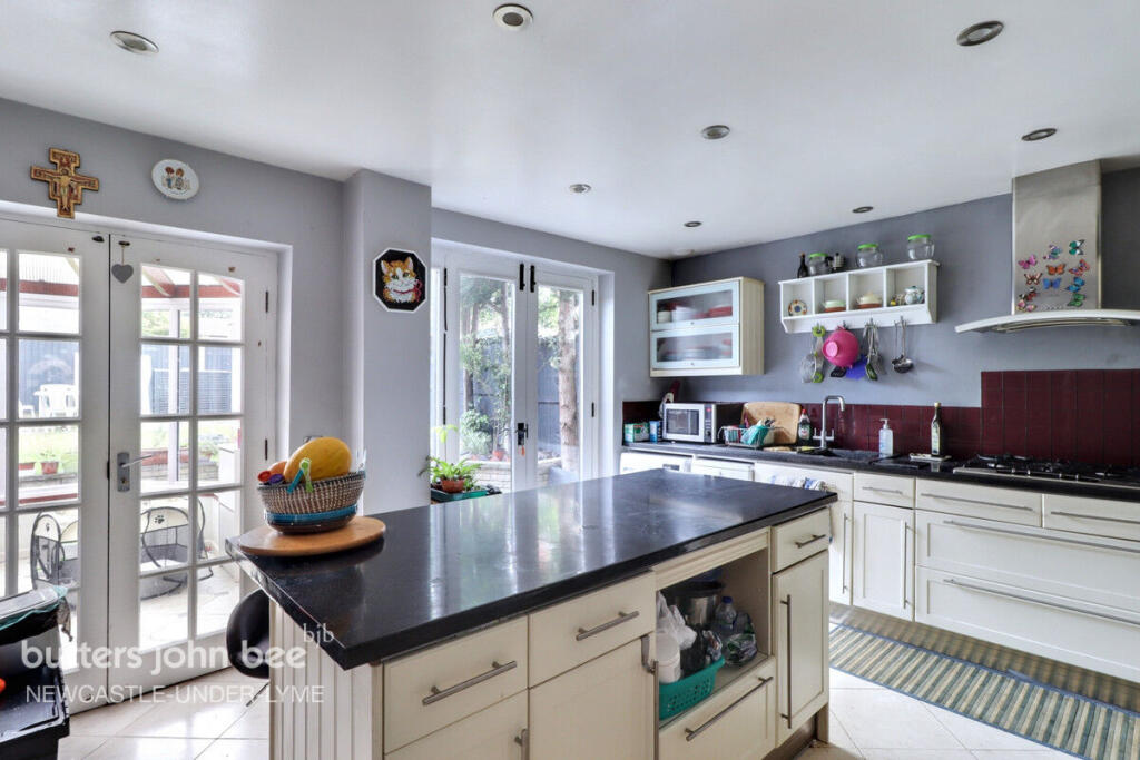 4-bed semi-detached on West View, Newcastle, £250,000