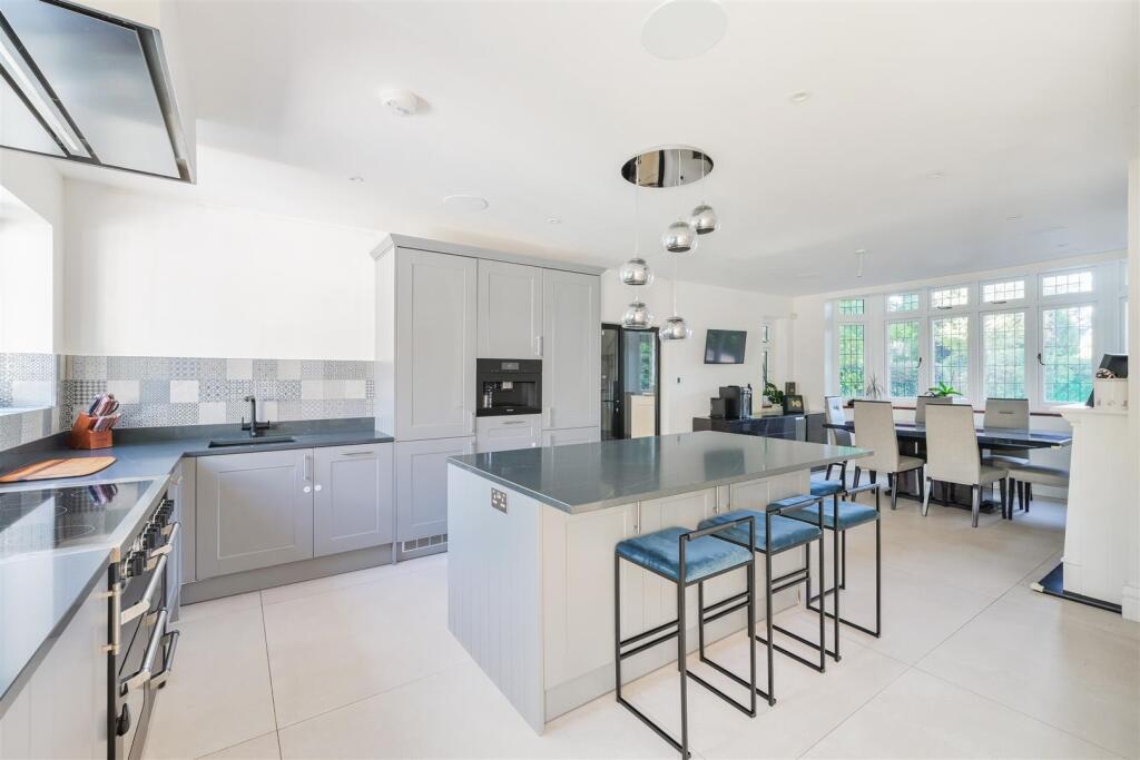 House in Reigate and Banstead, Surrey - View 2