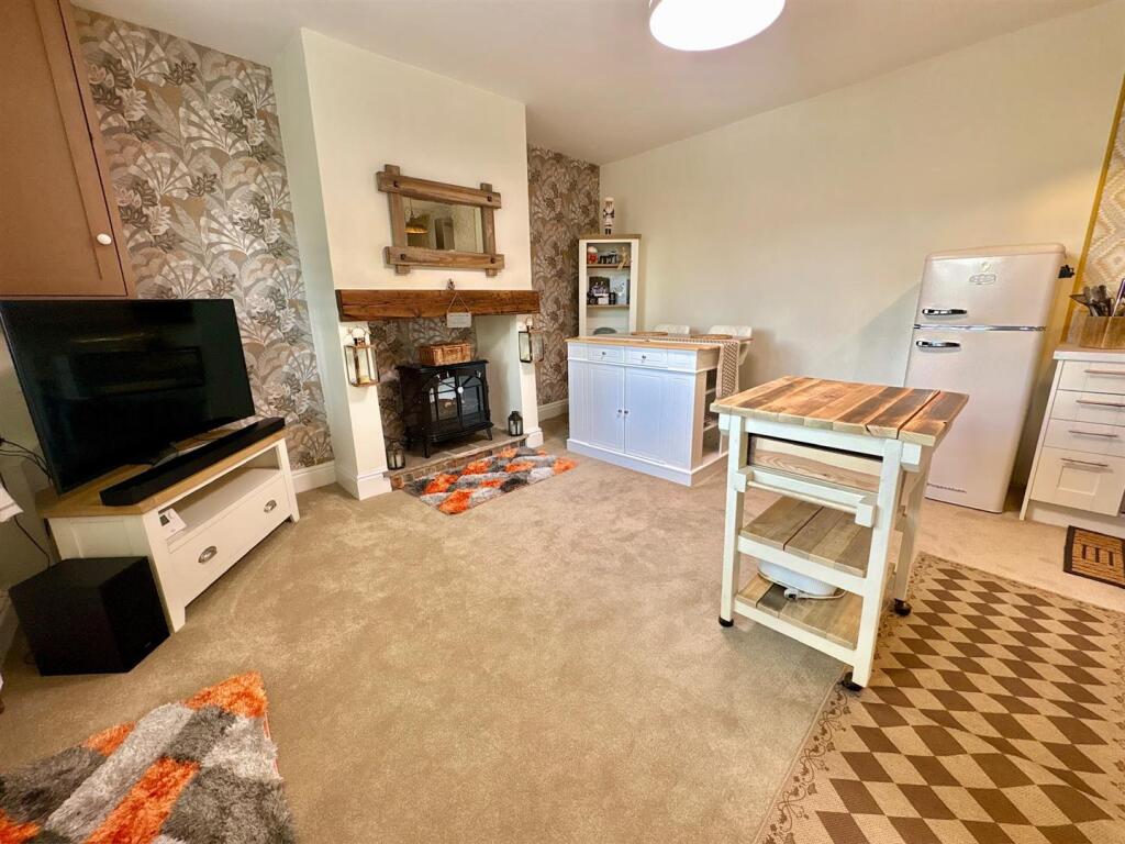 House in Calderdale, Hove Edge - View 2