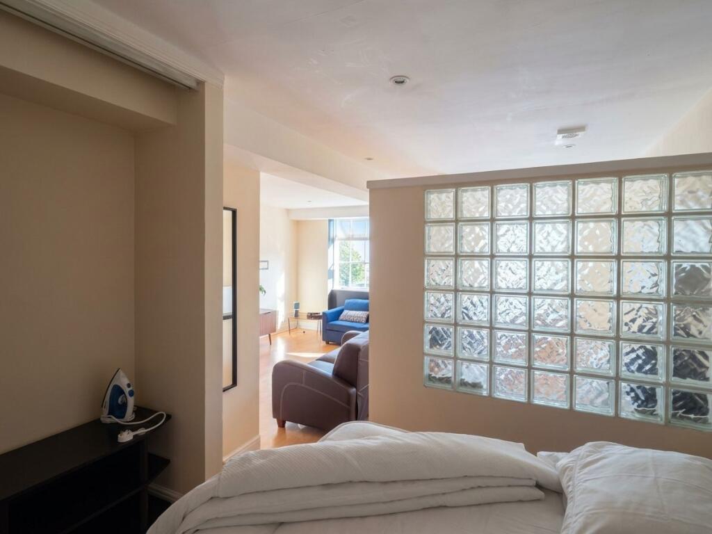 Apartment in Liverpool, Pride Quarter, Vauxhall - More