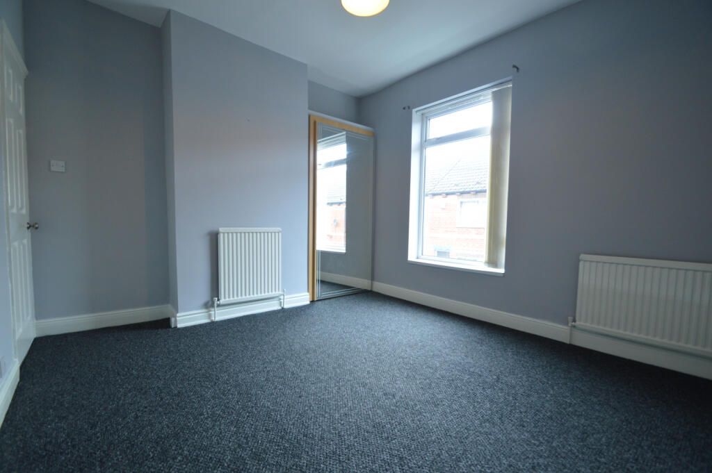 House in Wakefield, Half Acres, Cutsyke - More
