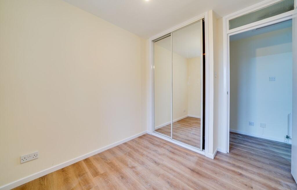 Apartment in Royston - View 4