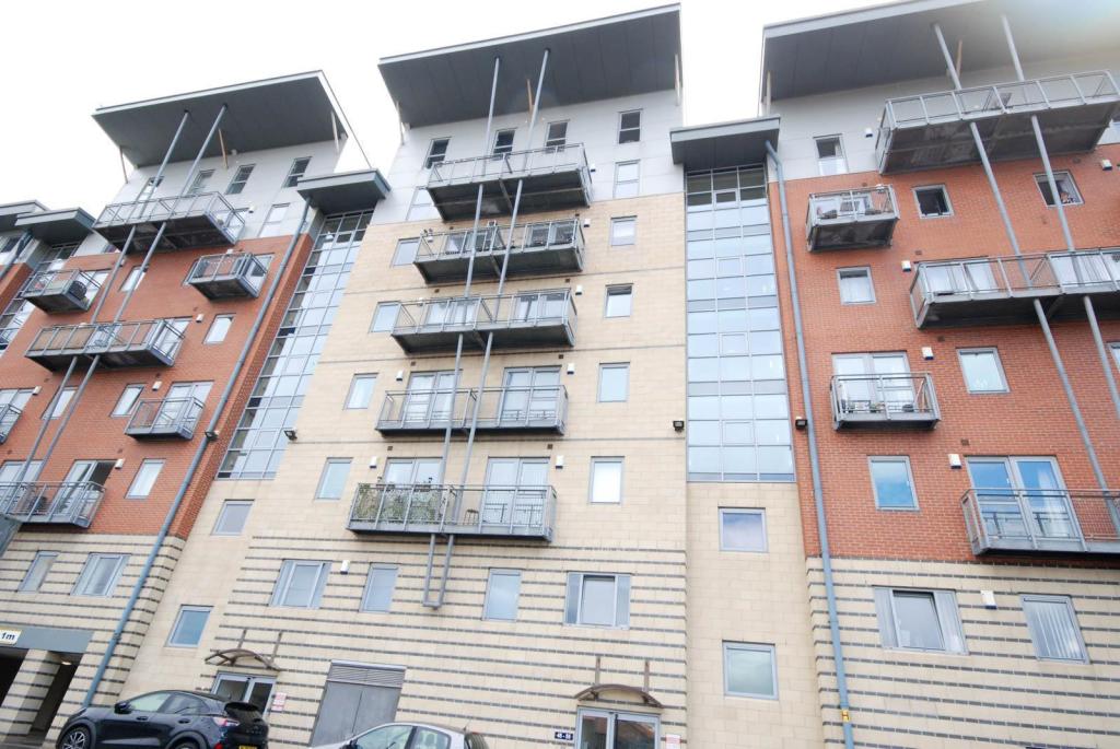 3-bed apartment on 7 River View, £95,000