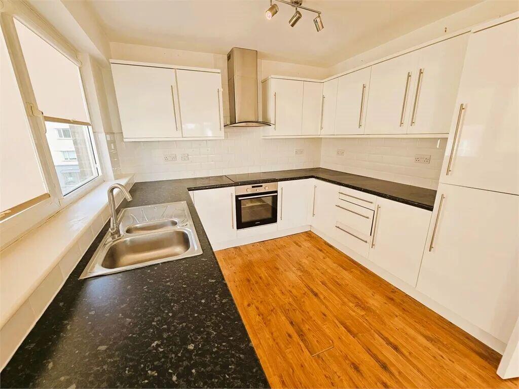 Apartment in Southend-on-Sea - View 3