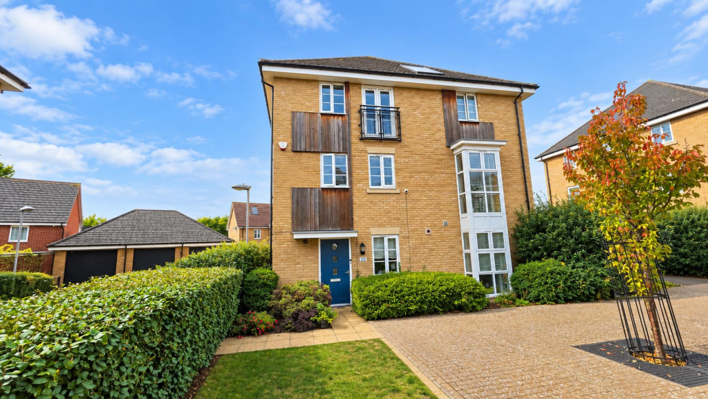 3-bed semi-detached on Lockgate Road, Northampton, £290,000