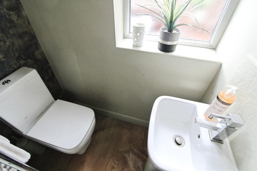 House in Wakefield, South Elmsall - More