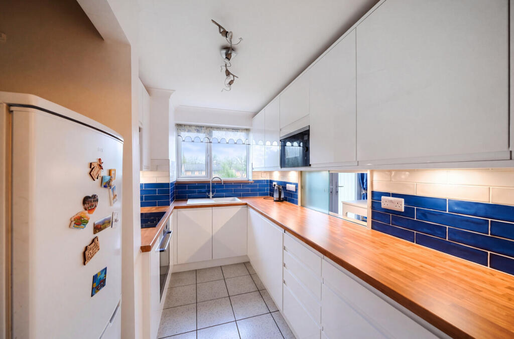 Apartment in Southampton, Glen Eyre - View 2