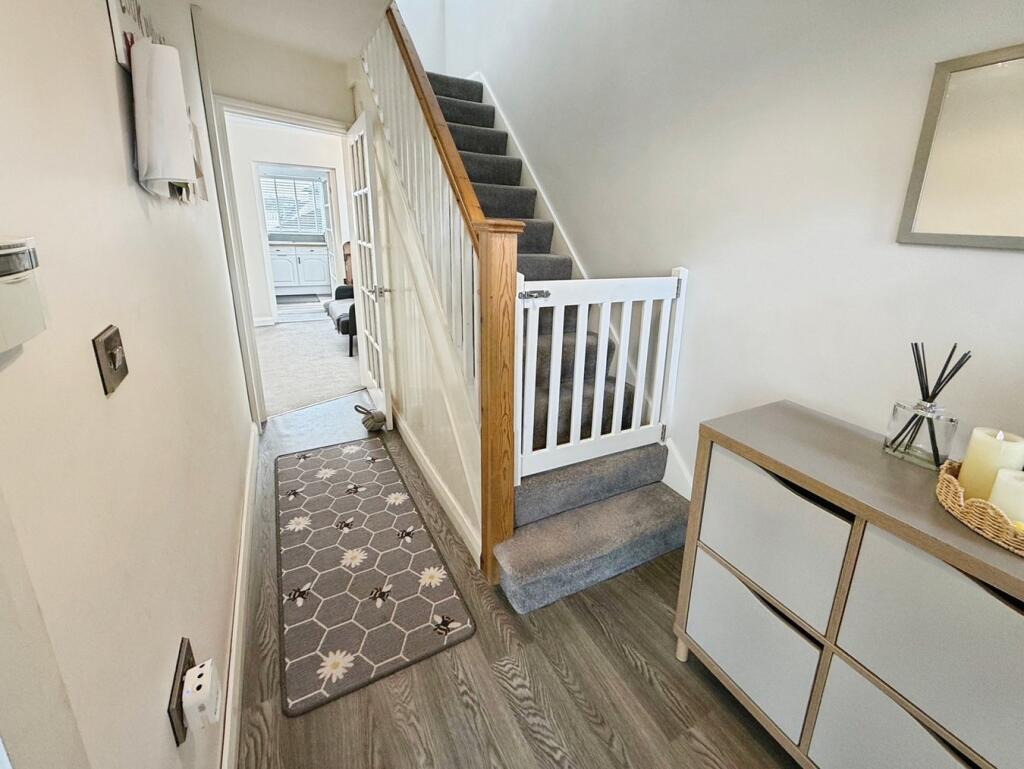 Heaton Crescent, Eldwick, Bingley, BD16 photo 5