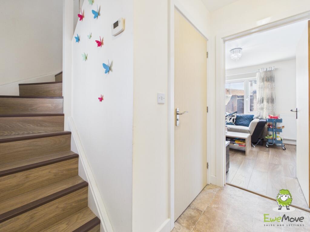 Mallory Road, Basingstoke, Hampshire, RG24 photo 3