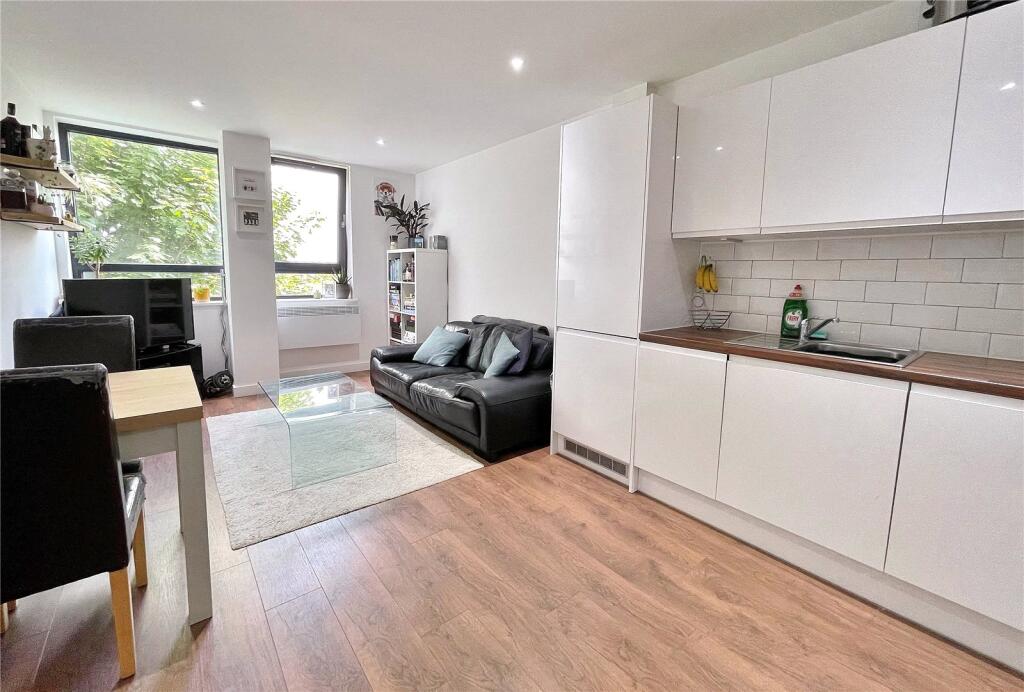 Apartment in Worthing, West Sussex - View 3