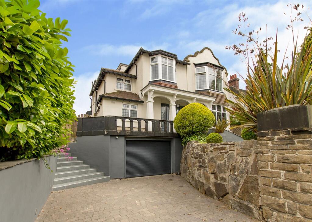 Main image of property: Ringinglow Road, Ecclesall, S11 7PS