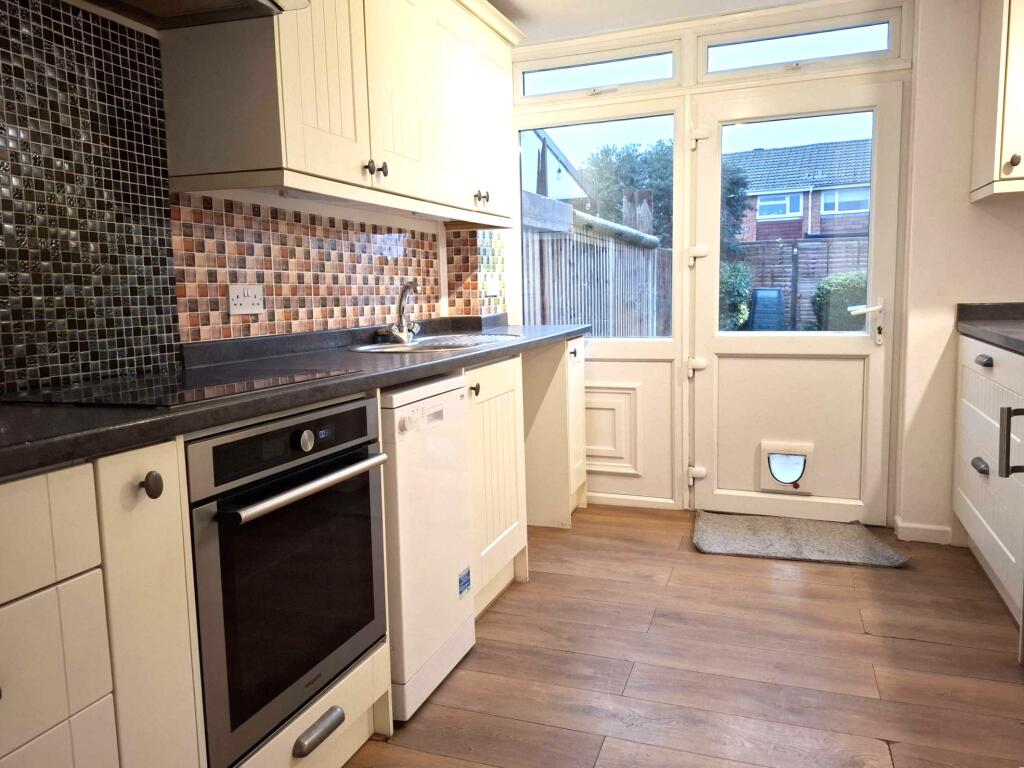 Robinson Close, Swindon, Wiltshire photo 4
