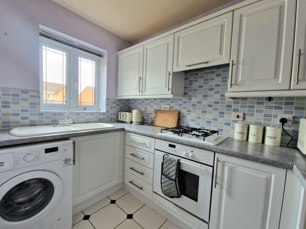 Salisbury Close, Rugeley, WS15 1GF photo 4