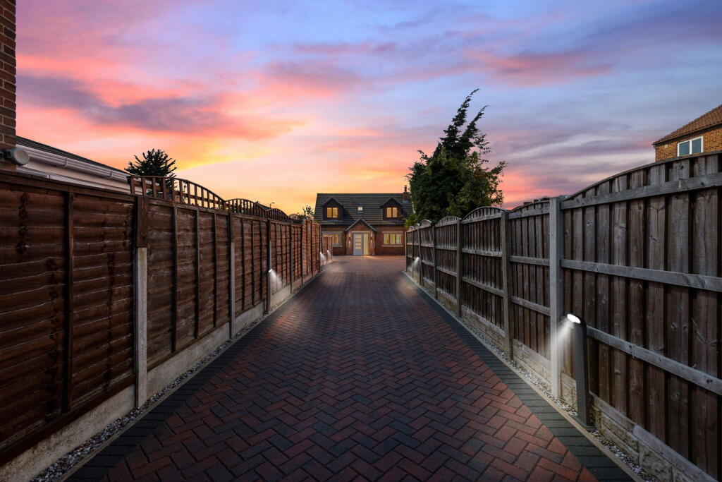House in Wakefield - View 3