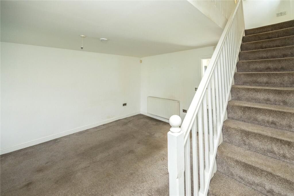 House in Calderdale, Illingworth - View 4
