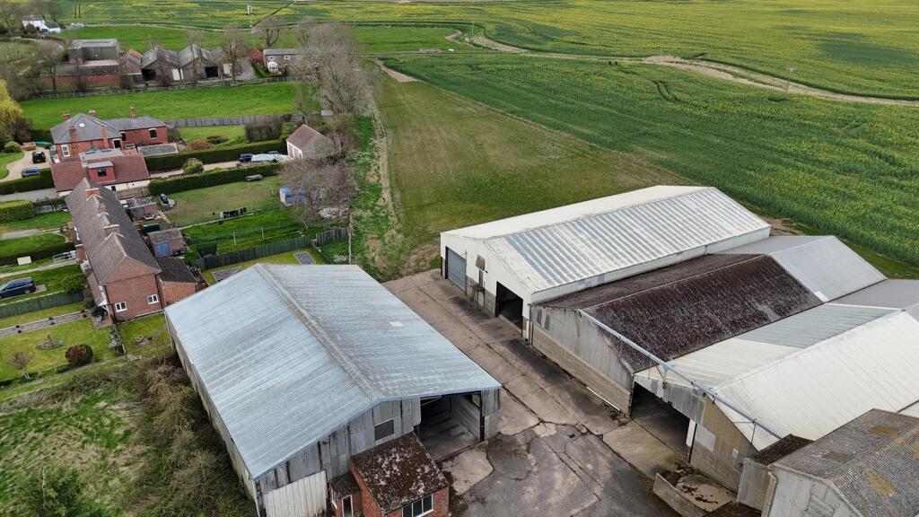 Lock Road, North Cotes, Grimsby, Lincolnshire, DN36 photo 5