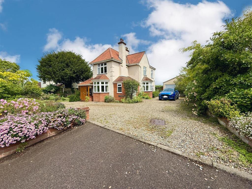 Main image of property: Pyebush Lane, Acle NR13