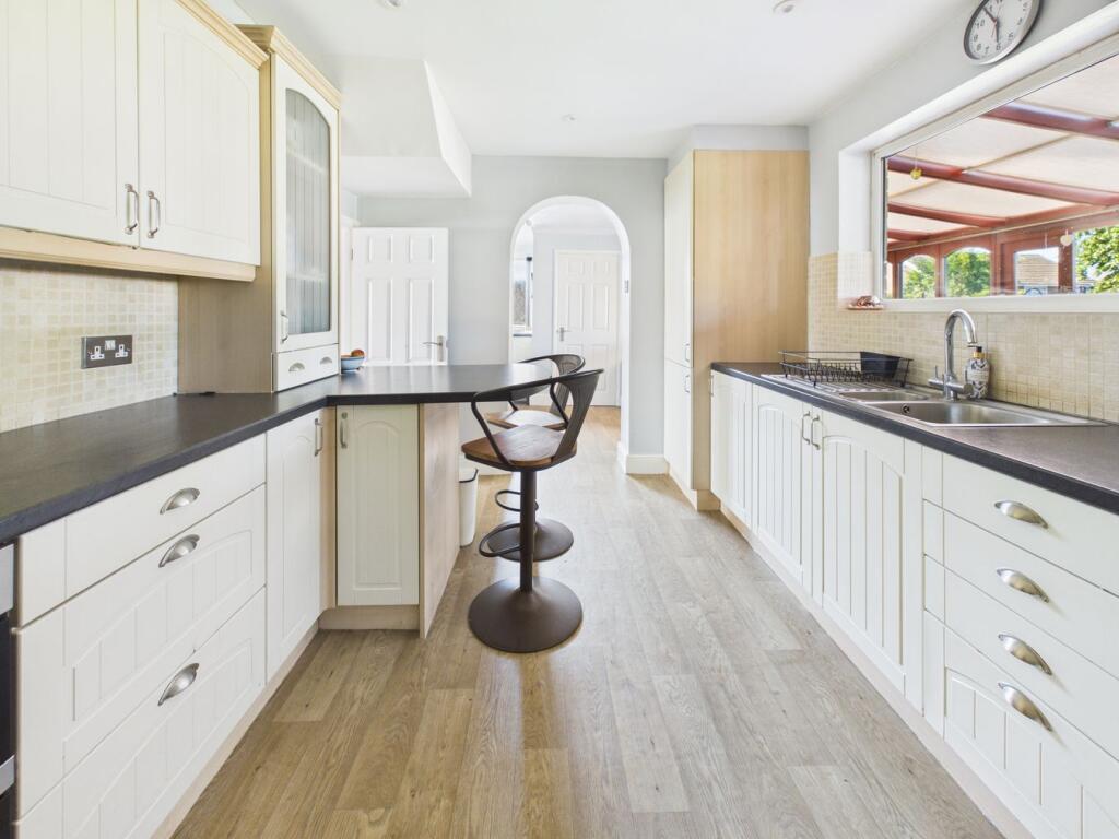 Poplar Drive, Royston, SG8 photo 3