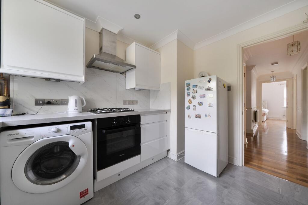 Apartment in Slough - More