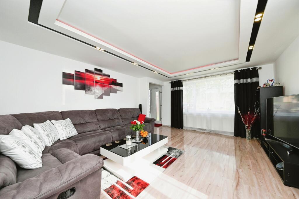 24 Chapel Avenue photo 4