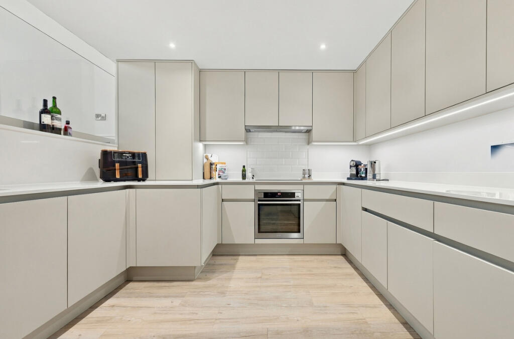 Apartment in Southend-on-Sea, Leigh-on-Sea - More