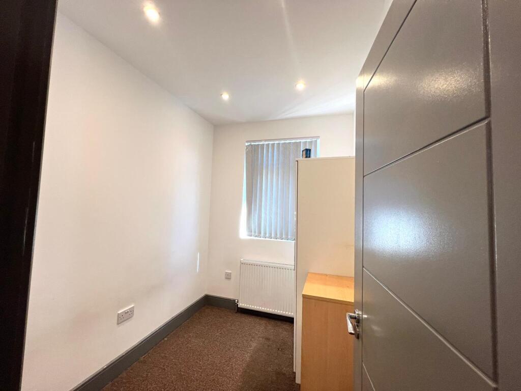 Apartment in Southall - View 4
