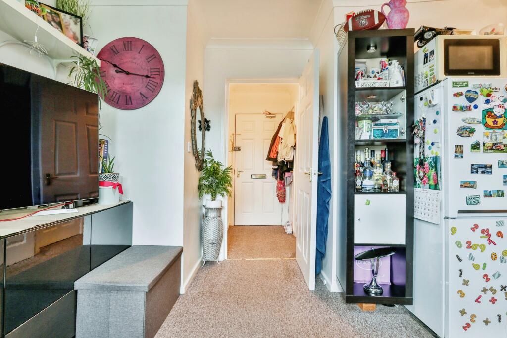 Carysfort Road, Bournemouth, Dorset, BH1 photo 2