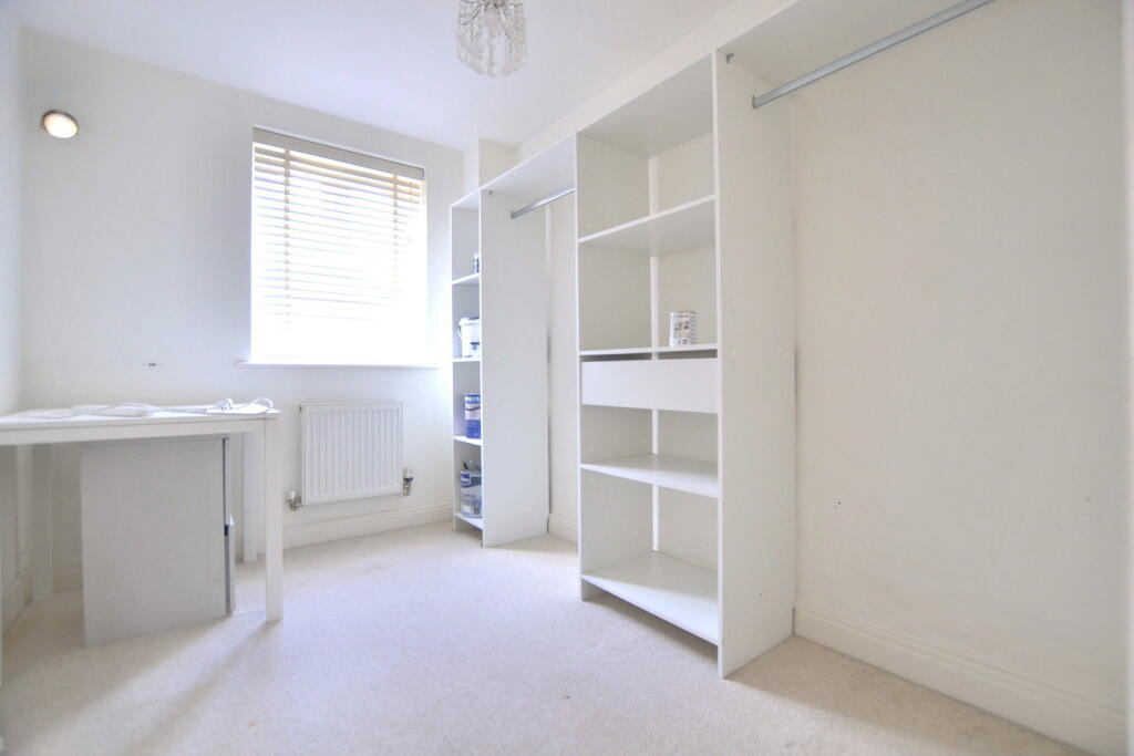 House in Gloucester - View 4