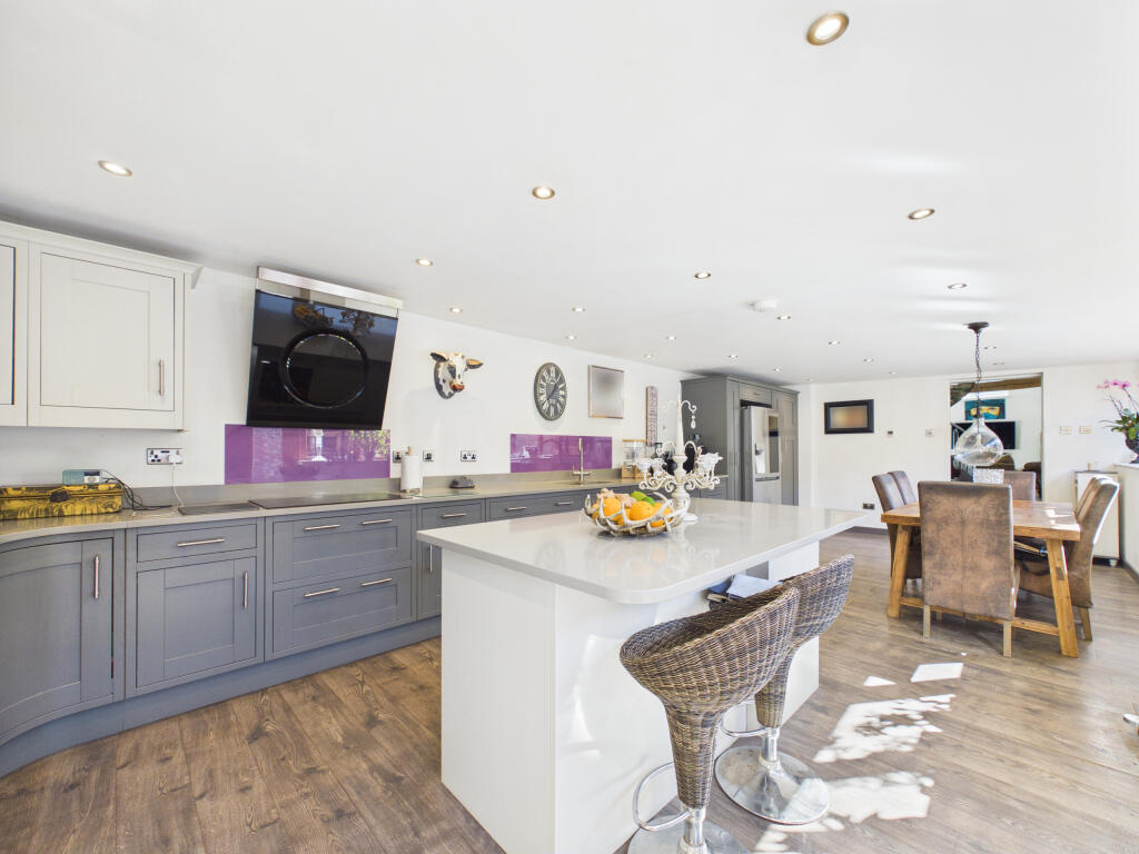 House in Lane End, Buckinghamshire - View 2