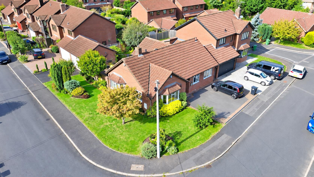 3-bed detached on Willow Park Drive, Stourbridge, £550,000