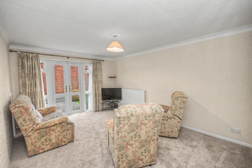 Apartment in Northampton, Semilong - View 4