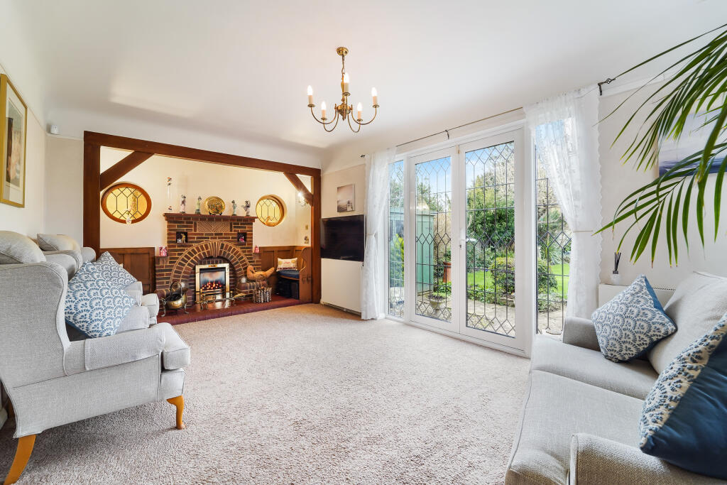 House in London, Royal Borough of Kingston upon Thames - View 3