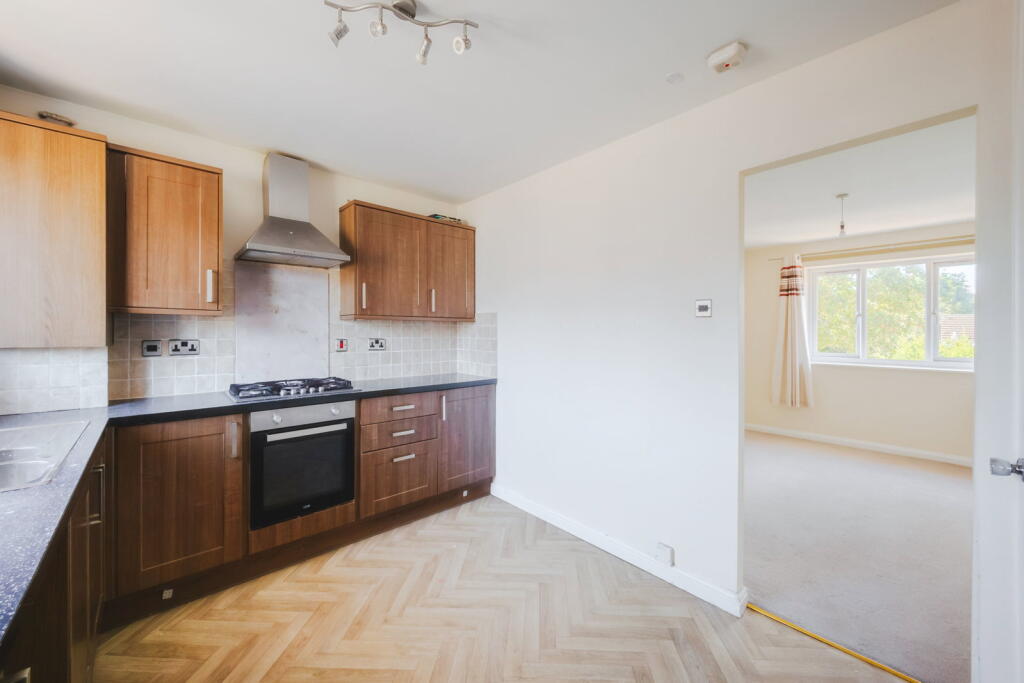 Apartment in Swindon, Central Swindon North - View 4