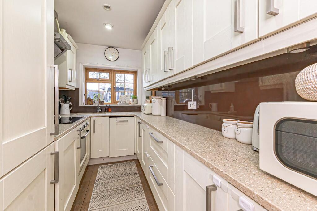 House in Luton - View 4