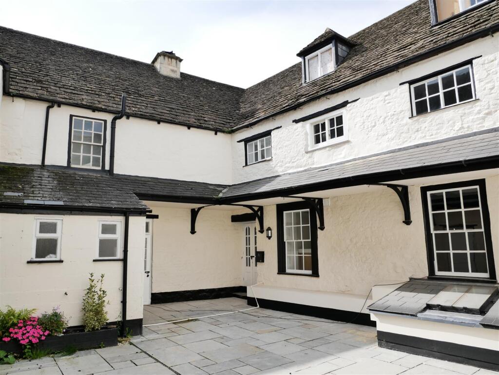 4-bed terraced on White Hart Mews, The Green, Calne, £299,950