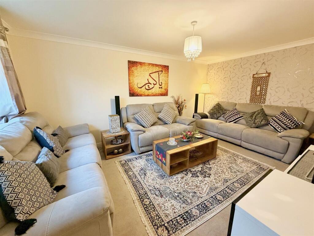 Parkgate Road, West Timperley, Altrincham photo 2