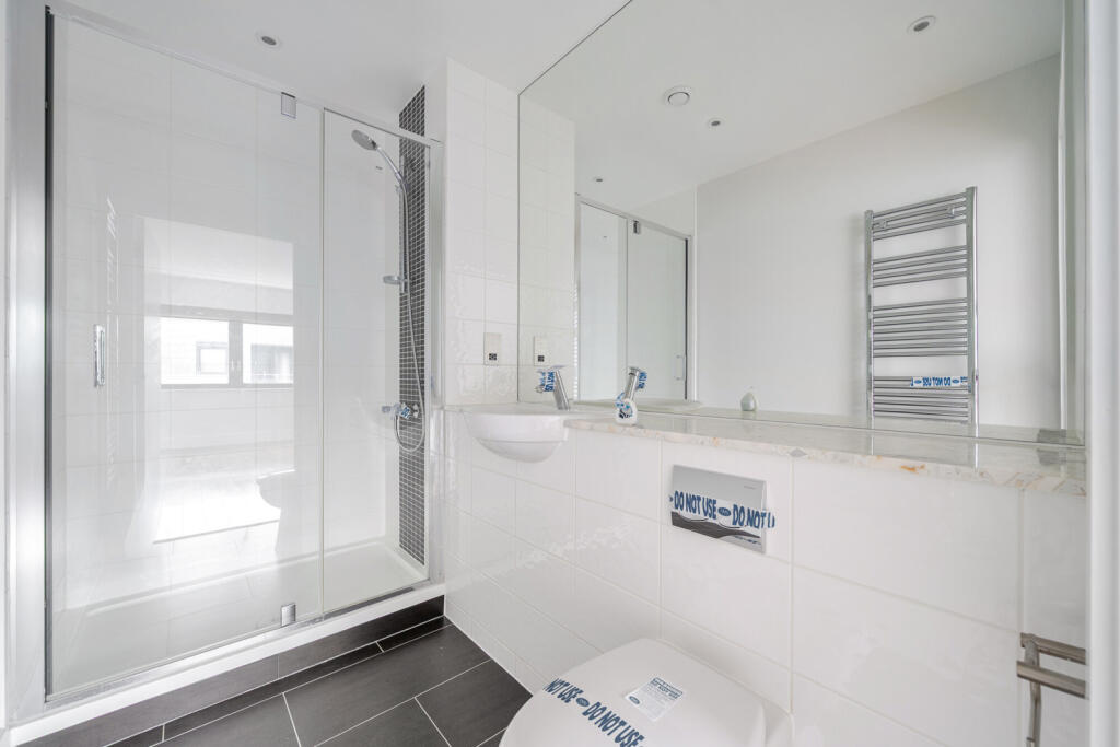 Apartment in London, Royal Borough of Greenwich - More