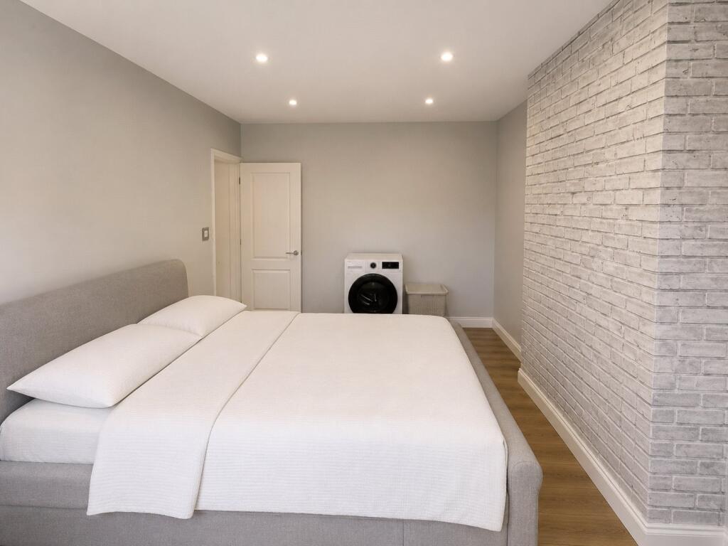 Apartment in Southall - More