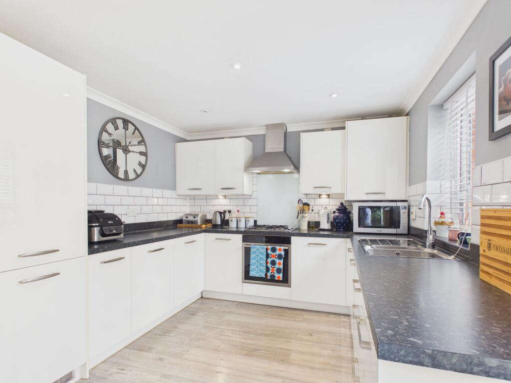 Green Meadow Close, St. Athan, CF62 - View 3