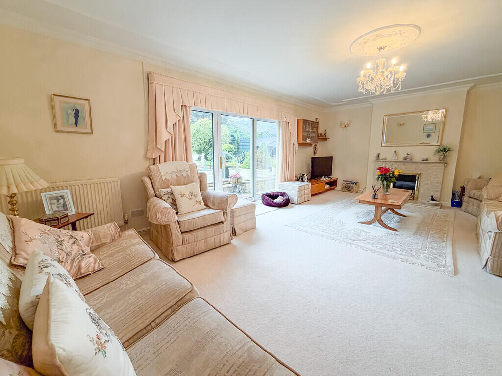 Paxton Close, Penpedairheol photo 2