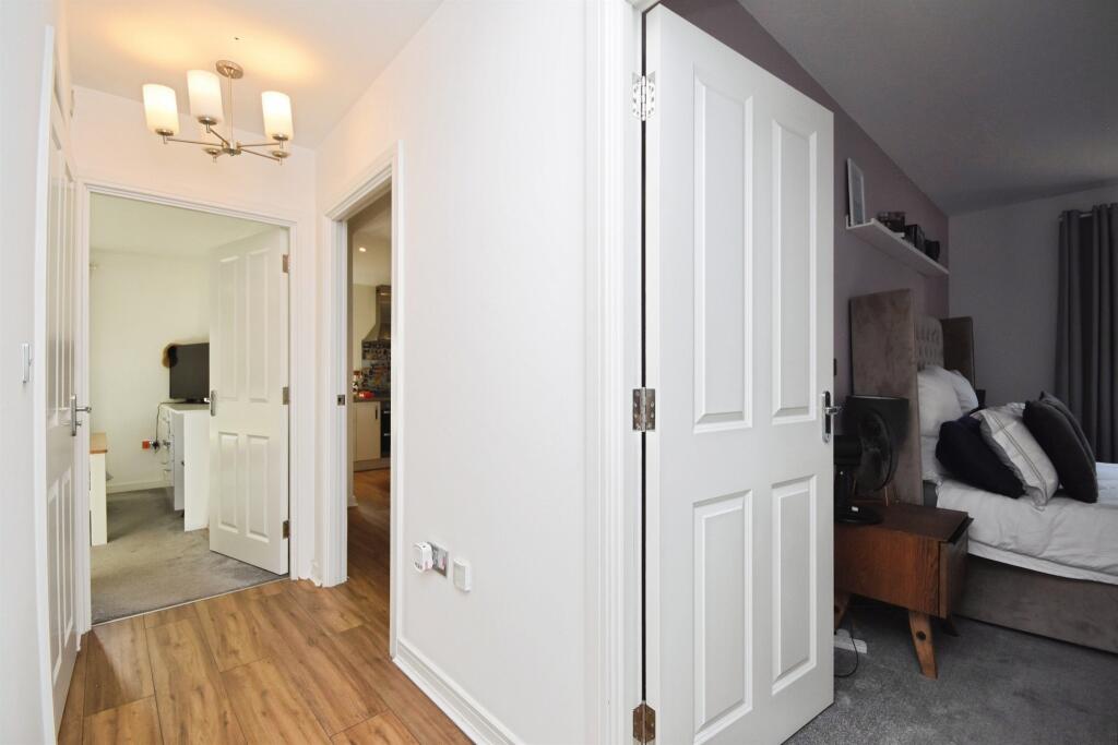 Apartment in Brentwood, The Galleries, Great Warley - More