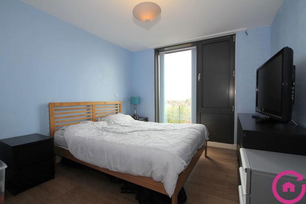 Apartment in Cheltenham, Gloucestershire - View 5