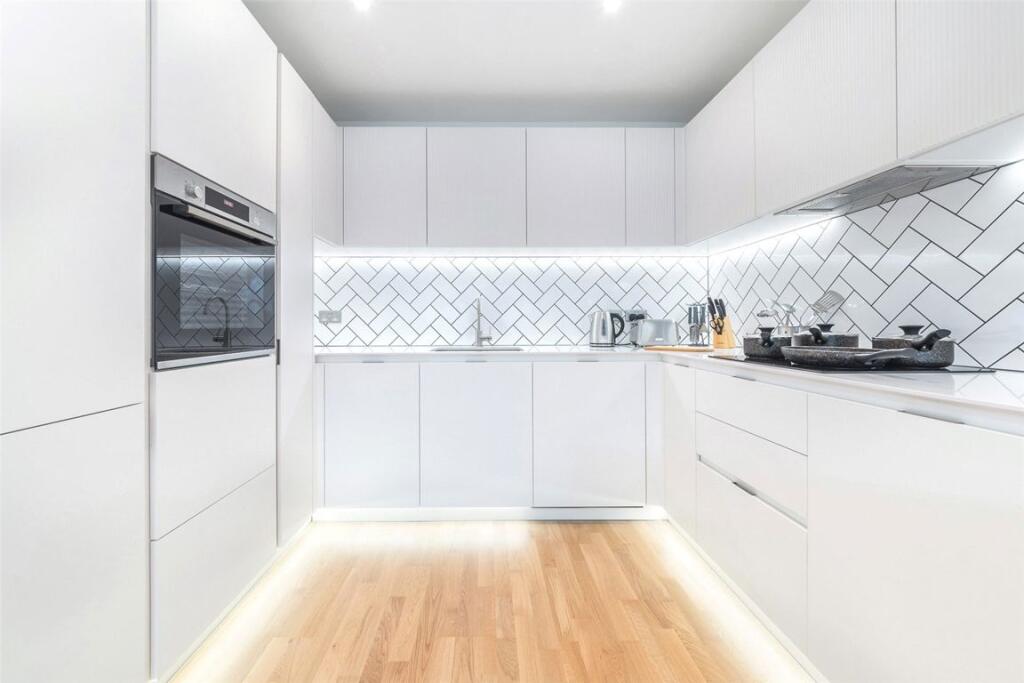 Apartment in Southall - View 2