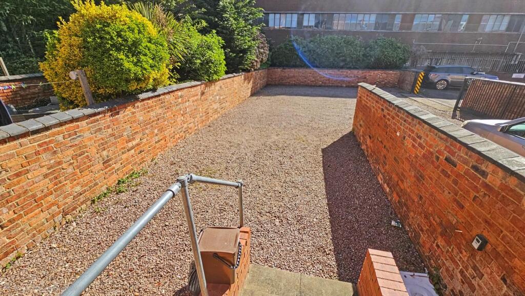 House in Northampton, West Northamptonshire - View 3