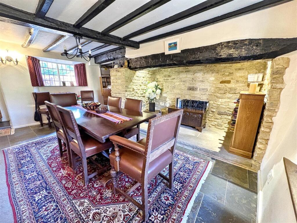 House in Wellingborough, North Northamptonshire - More