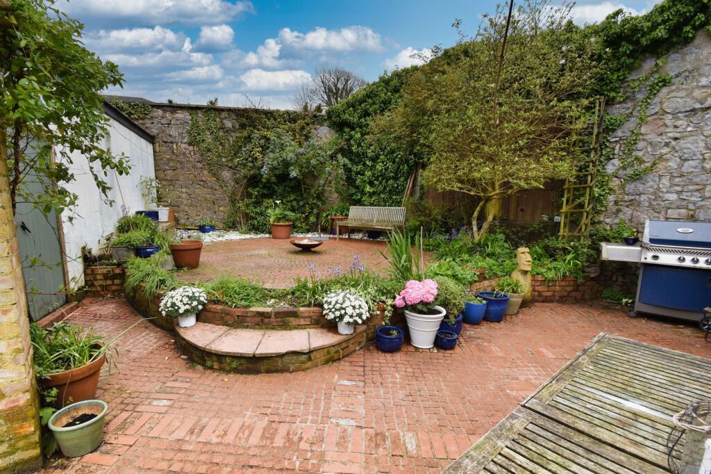 St. Johns Hill, Tenby, SA70 - View 3