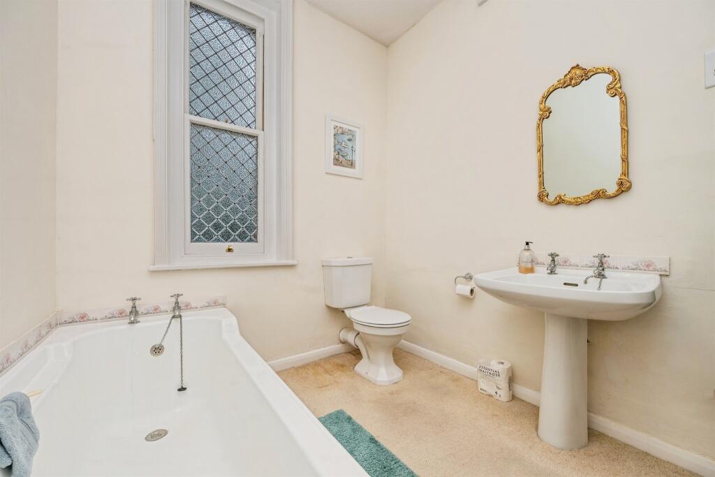 Apartment in Worcester - More