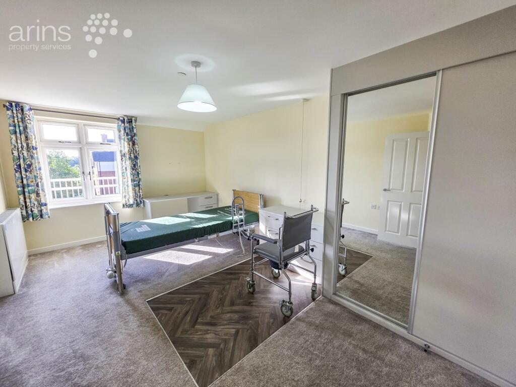 Englefield Place, Earley, RG6 photo 4