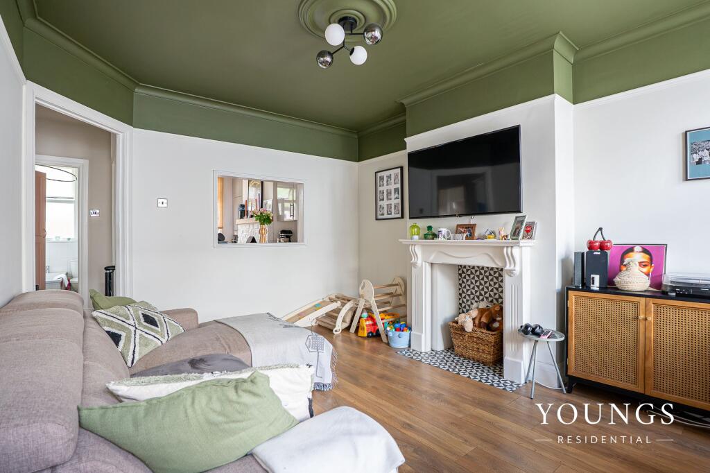 Apartment in Southend-on-Sea, Essex - View 5