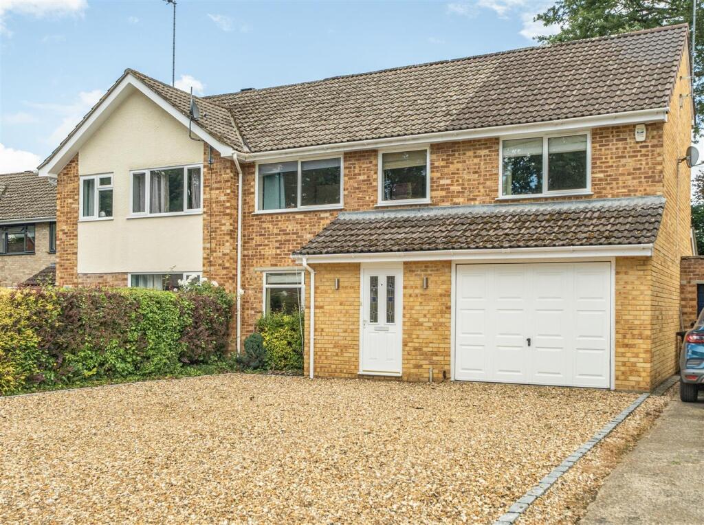 Main image of property: Foxcote, Finchampstead, Berkshire, RG40 3PE